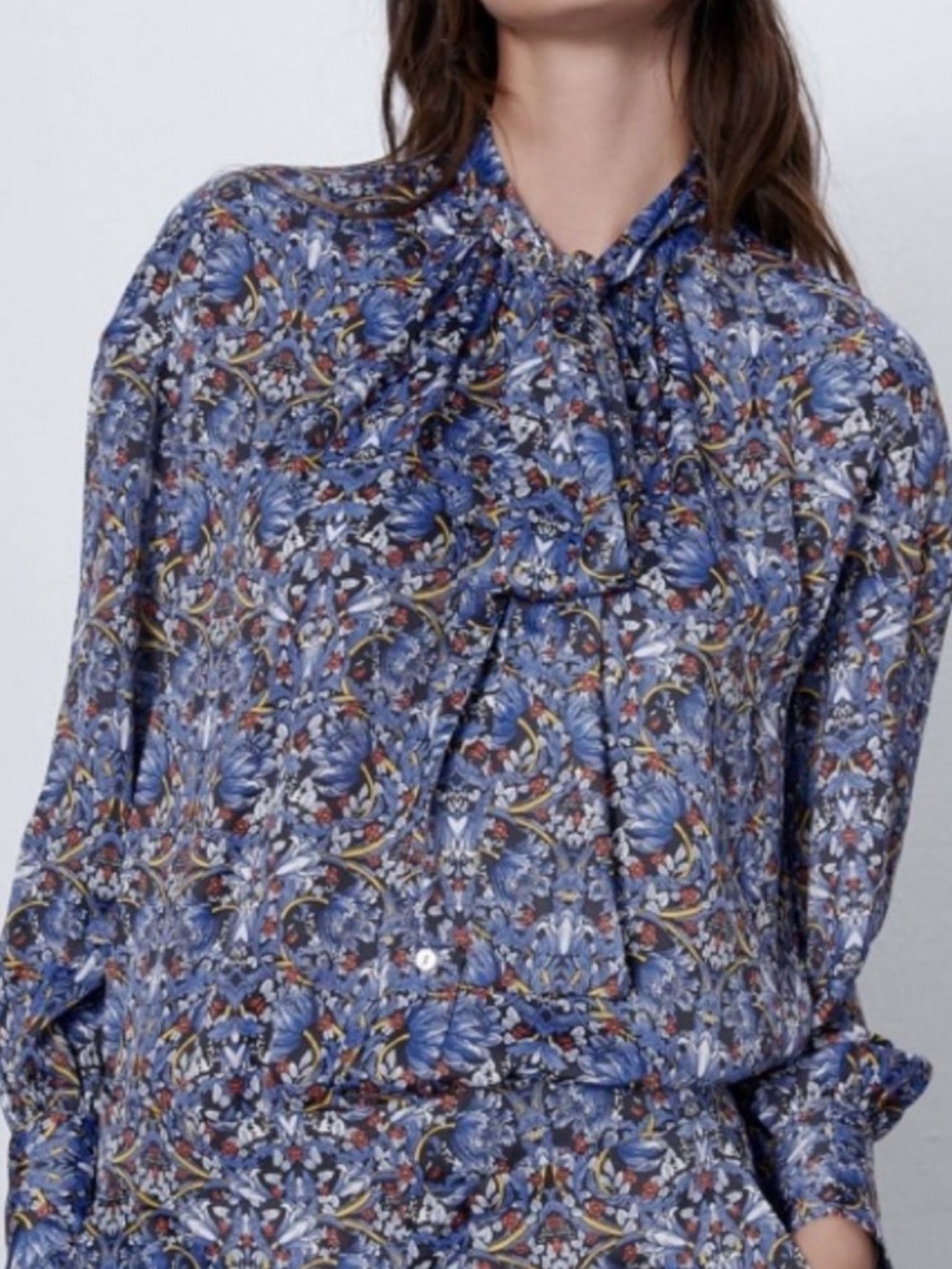 ZARA Women's Size XS Floral Print Blouse Tie Neck Bow Satin Top Button Up Front